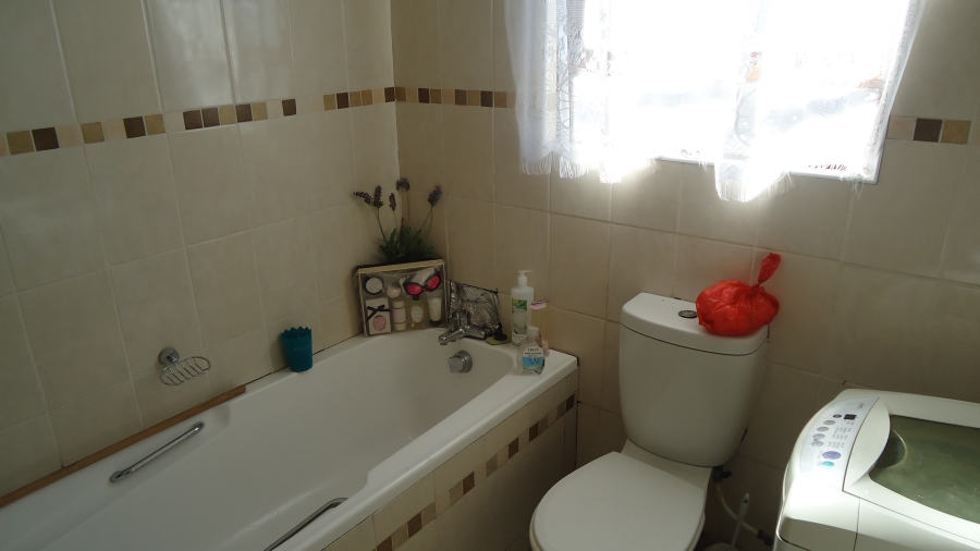 2 Bedroom Property for Sale in Chris Hani Park Western Cape